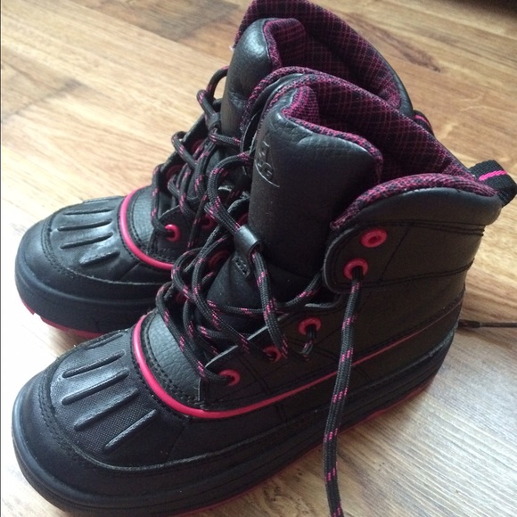 Nike Woodside II Preschool Girls Boots.. Size 12C