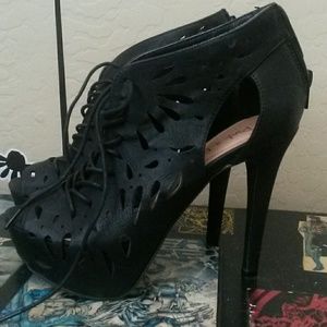 Black lace and zipper Peep Toe heels