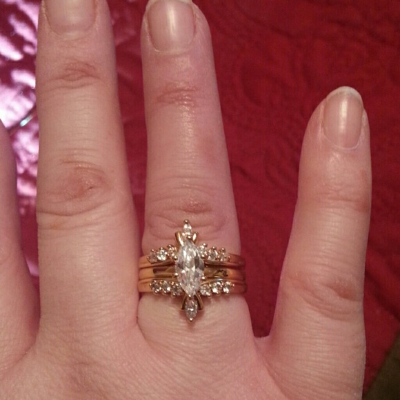 Avon Jewelry - AVON 3 pc. Gold tone ring. NEW