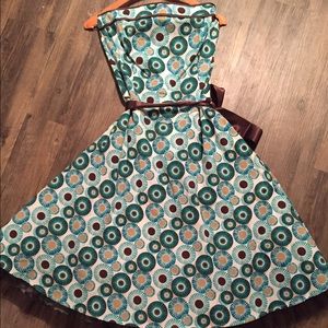 Tea length Size 5- fits like a Small