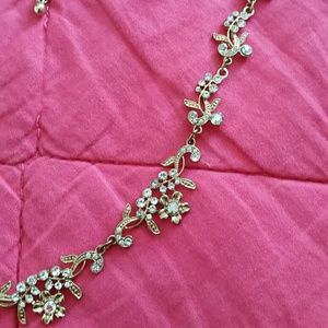 Very beautiful gold necklace with flowers