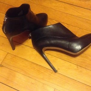 Nine West 5.5 inches Black Leather Booties