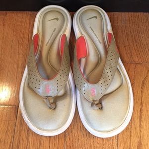 Nike gel flip flops size 6