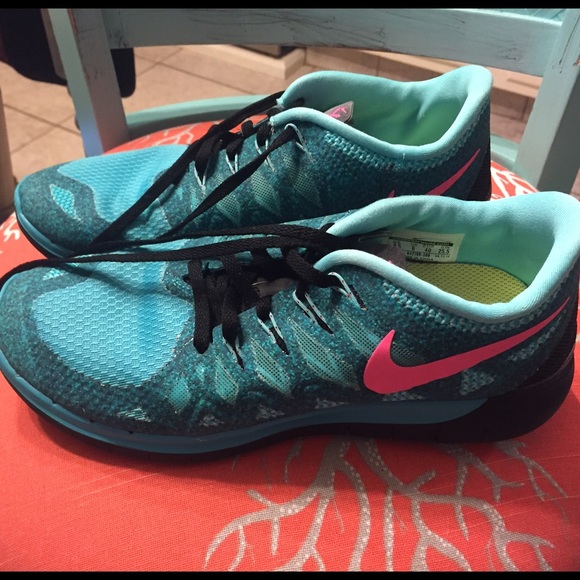 Nike Free 8 1/2 turquoise, black, & pink tennis