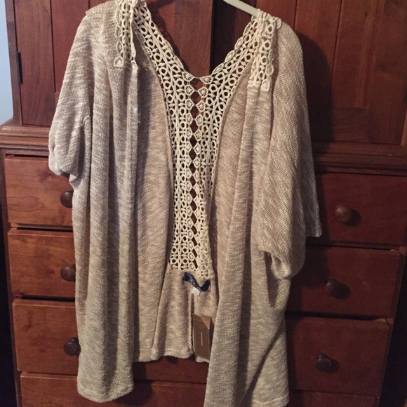 Short sleeved cardigan