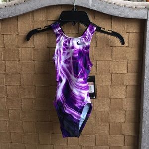 Girls Nike performance suit, NWT