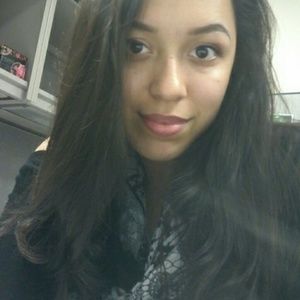 Meet your Posher, Larissa