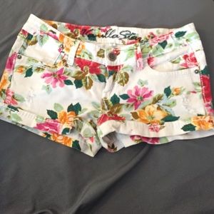 Vanilla Star floral shorts size 5