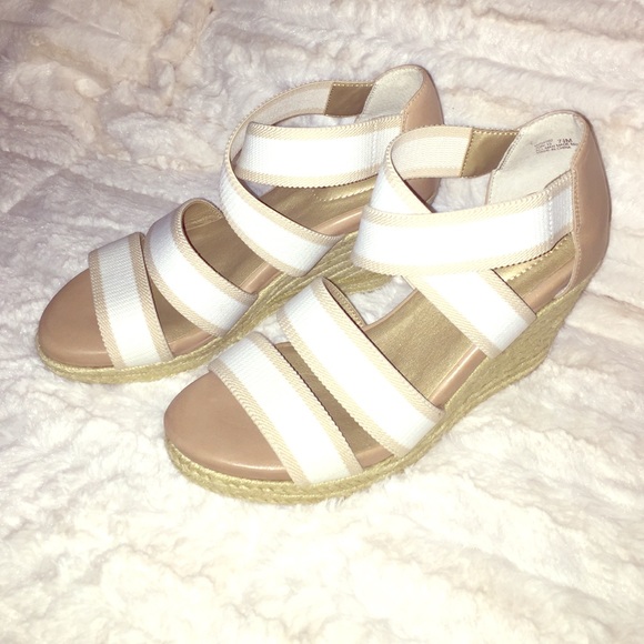 Me Too Wedges (White) - Final Sale