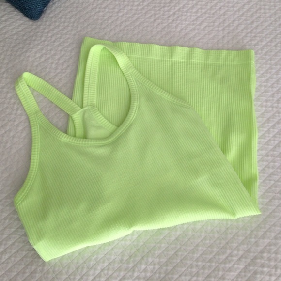 Lululemon ribbed tank with shelf bra euc like new