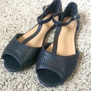 Open toed black flats