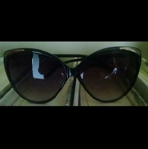 Cat eye sunglasses