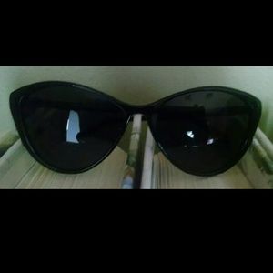 Cat eye sunglasses