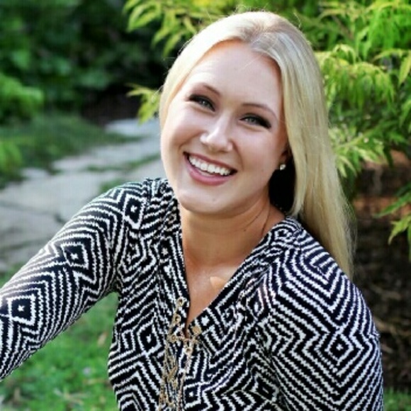 Meet your Posher, Claire - Picture 1 of 1
