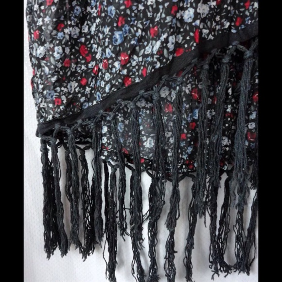 🌷🌷🌷 Anthropologie Fringed Top 🌷🌷🌷 - Picture 2 of 3
