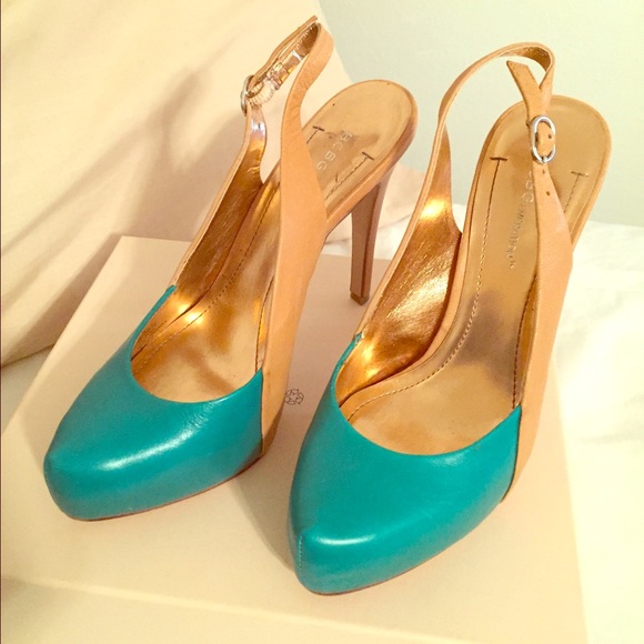 BCBGENERATION closed toed heels