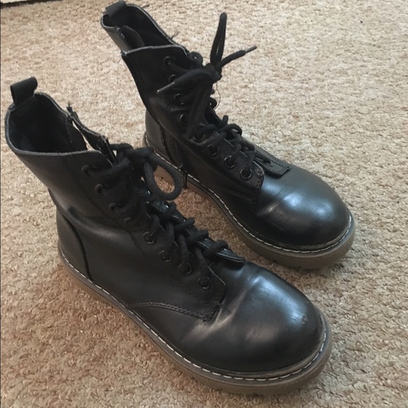 Dupe Doc Martins