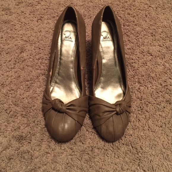 Size 8 heels! Super cute - Picture 1 of 2