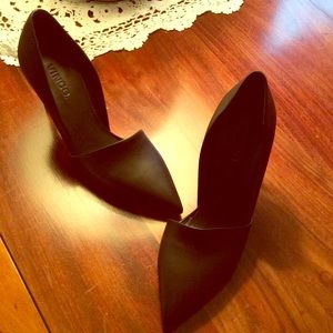 VINCE black leather heels