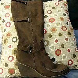 Aerosoles wedged boots