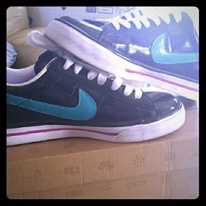 Nike sweet classic sneakers