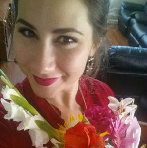 Meet your Posher, Estefania