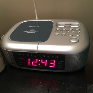 CD, IPOD, RADIO, AND ALARM CLOCK PLAYER