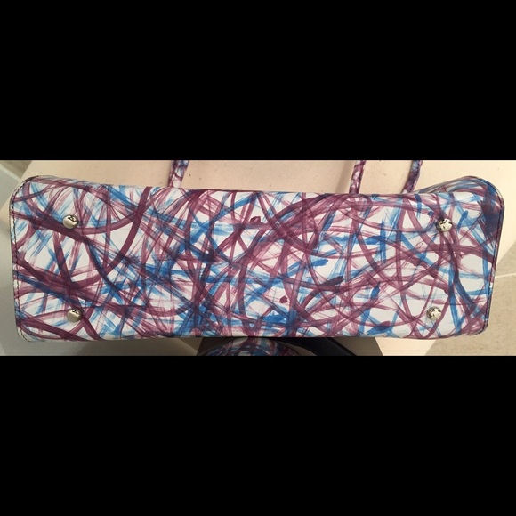 One of a kind European leather handbag. - Picture 2 of 3