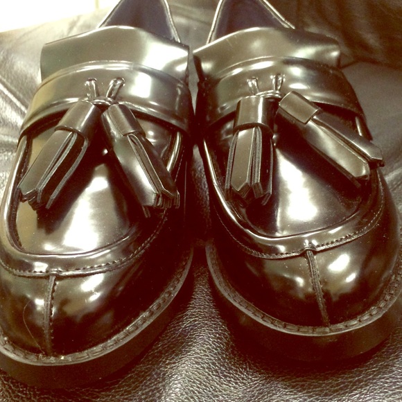 NWT! Awesome, chunky Zara loafer-black size 36