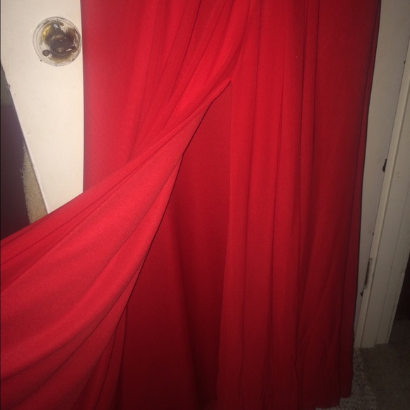 Gorgeous Red Prom/Evening Gown - Picture 3 of 3