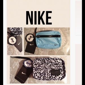 Nike Wendbar Reversible Wristlet!