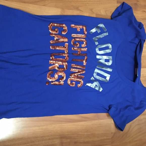 VS PINK Gator Tee SOLD
