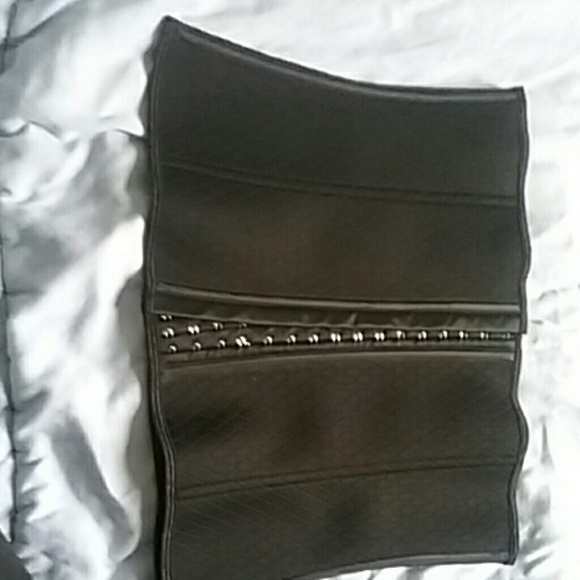 Black waist trainer - Picture 1 of 3