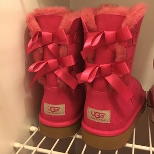 Pink bowtie UGG size 6
