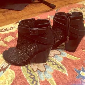 Brand new Vince Camuto black peep toe booties.