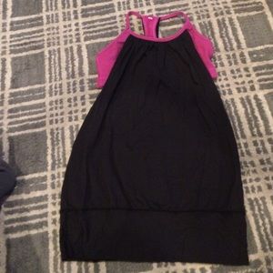 Lululemon Blk tank with fuchsia built in bra