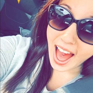 Meet your Posher, Kara