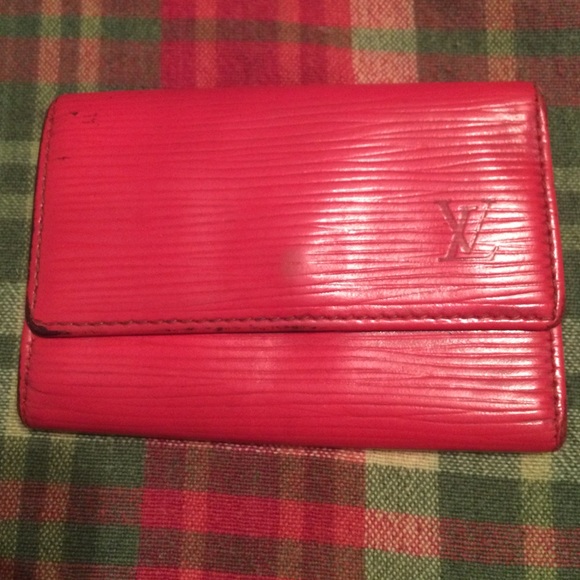 😭 SOLD! LV Red Epi 6 Key Holder