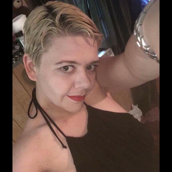 Meet your Posher, Cassandra - Picture 2 of 3