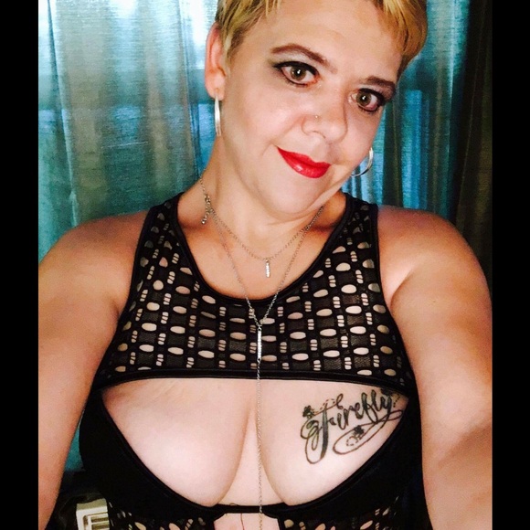 Meet your Posher, Cassandra - Picture 3 of 3