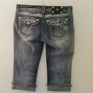 Miss Me Buckle 17" Jean capris/bermudas