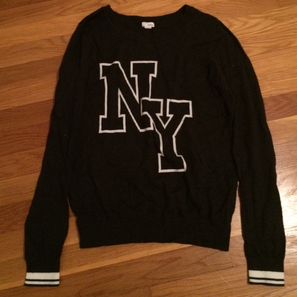 Black New York graphic sweater