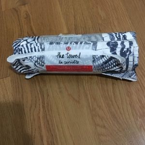 NWT lululemon the towel