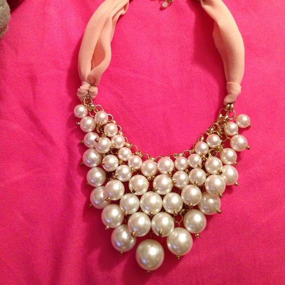 Adjustable pearl statement necklace!