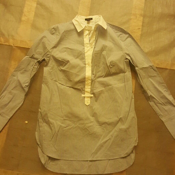 Preppy chic Ann Taylor button down