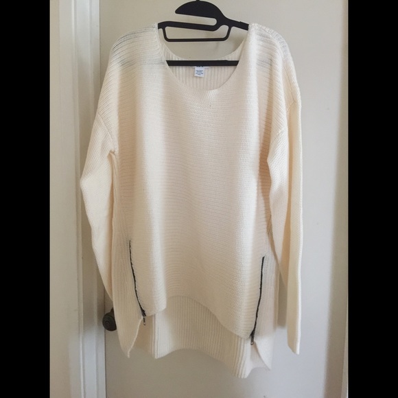 Bar III sweater