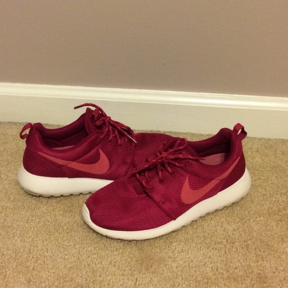 Pink Nike Roshe's