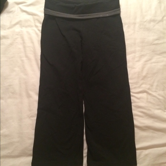 NWOT Gap fit Capri yoga pants