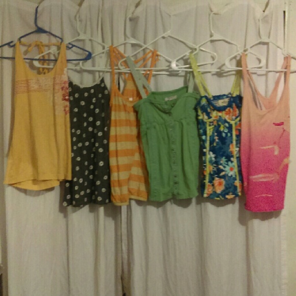 Cute tank bundle Hollister,op,abercrombie,kohls