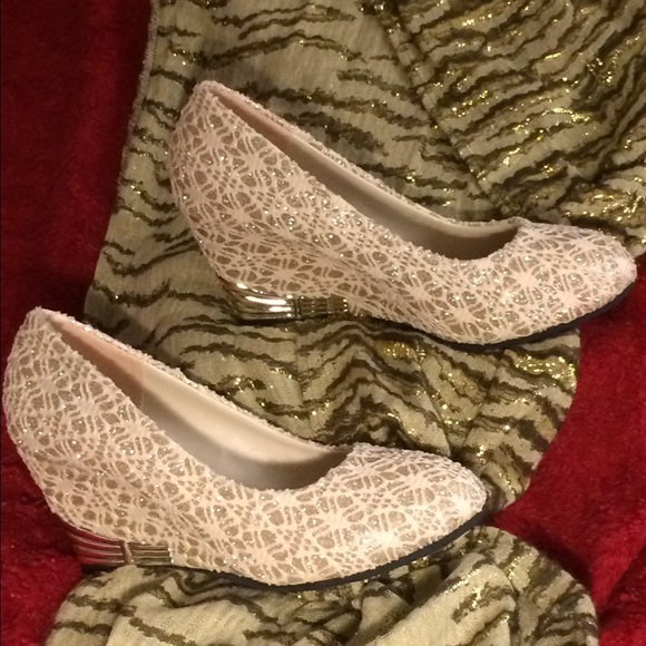 Lace Round Toe Wedge Shoes
